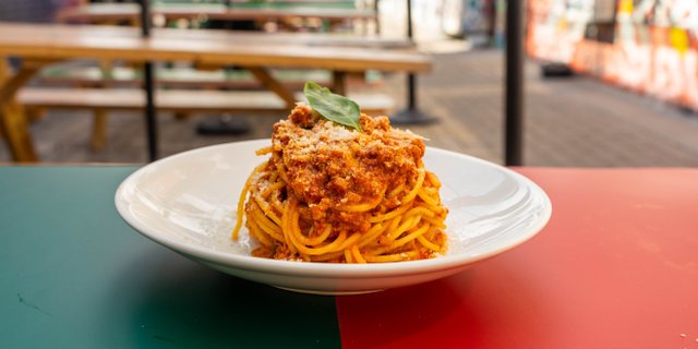 Spaghetti w/ Bolognese
