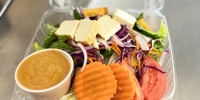 House Salad w/ Peanut Dressing